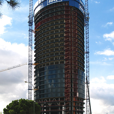 Torre Sacyr Vallehermoso by Cesar Serrano