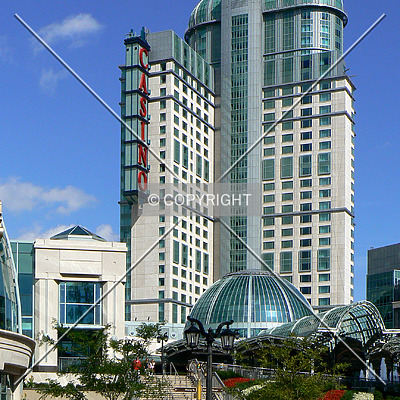Niagara Fallsview Casino Resort by Luis Ibáñez