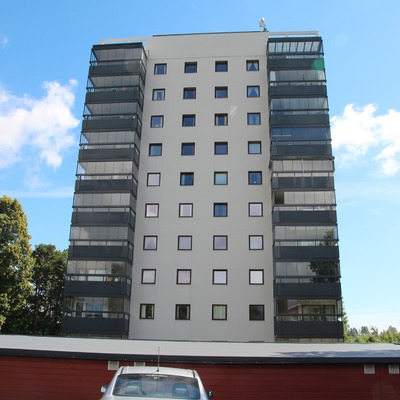 Dronning Åsas vei 6 by Kjetil Balog