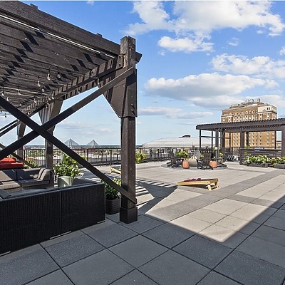 The Merchandise Mart Apartments by Oliver Properties