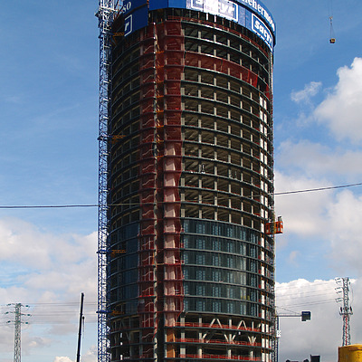 Torre Sacyr Vallehermoso by Cesar Serrano