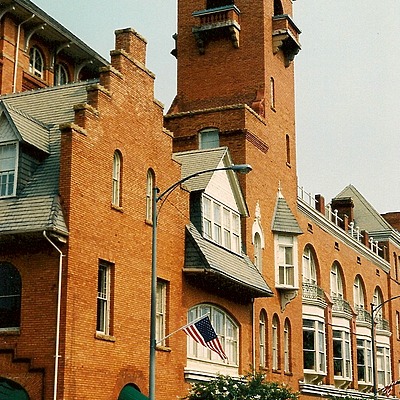 Windsor Hotel by Rodney Gunn