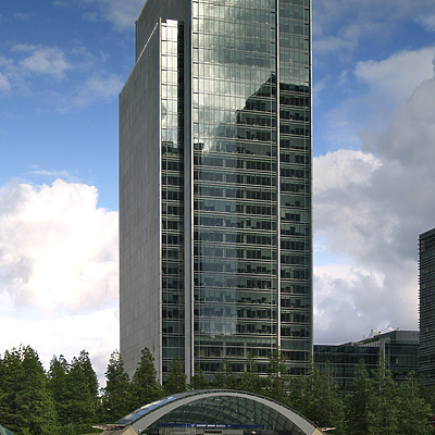 10 Upper Bank Street by Cesar Serrano