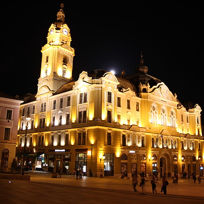 Vároháza by Kjetil Balog