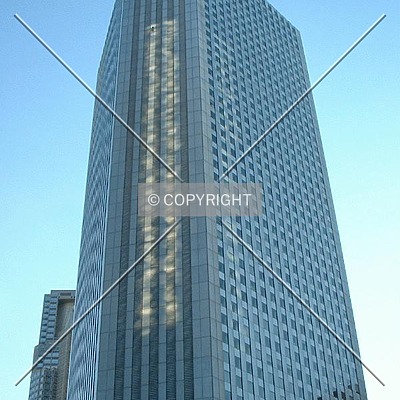 Shinjuku Sumitomo Building by Andrew Stewart