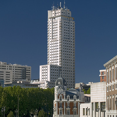 Torre de Madrid by Cesar Serrano
