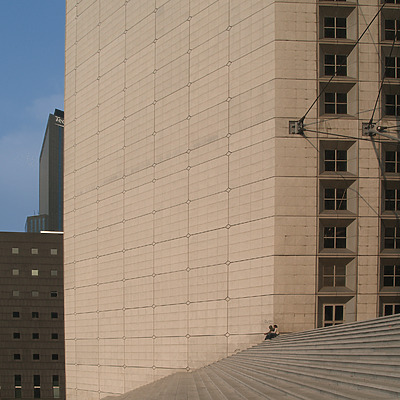 La Grande Arche by Cesar Serrano