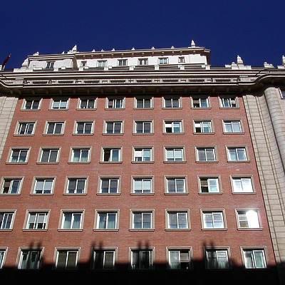 Edificio España by Cesar Serrano