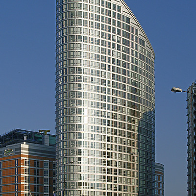 Ontario Tower by Cesar Serrano