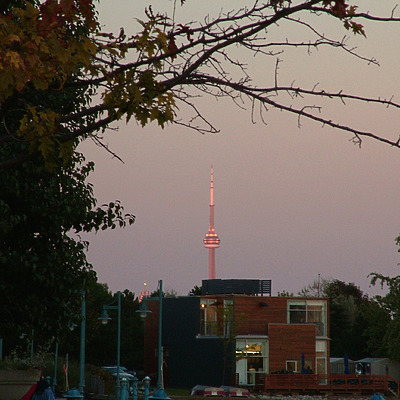 CN Tower by Pedro Marcelino