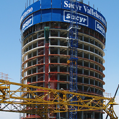 Torre Sacyr Vallehermoso by Cesar Serrano