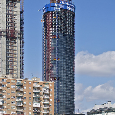 Torre Sacyr Vallehermoso by Cesar Serrano