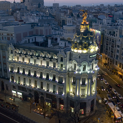 Edificio Metropolis by Cesar Serrano