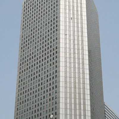 Shinjuku Sumitomo Building by Kevin Hemphill
