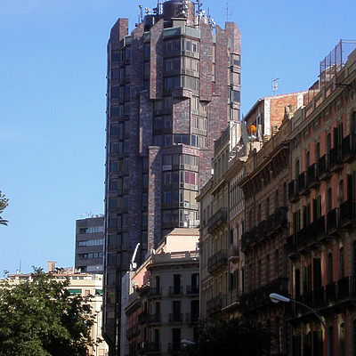Torre Urquinaona by Cesar Serrano