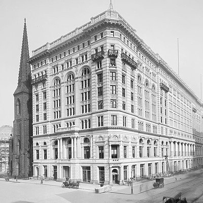 Metropolitan Life Tower by Universal History Archive/Universal Images Group
