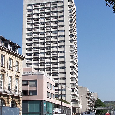 Tour du Front de Seine by Florian Barbier