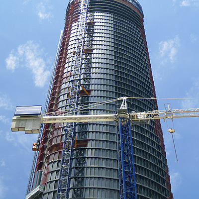 Torre Sacyr Vallehermoso by Cesar Serrano