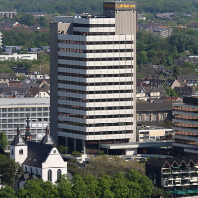Lufthansa-Hochhaus by Michiel van Dijk