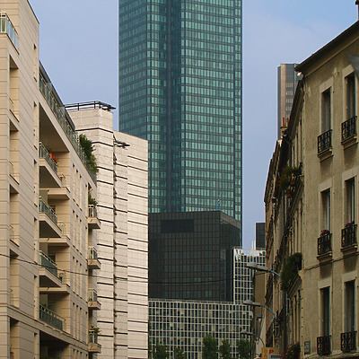 Tour Gan by Cesar Serrano