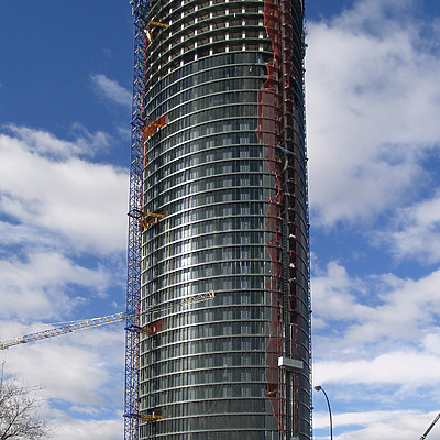 Torre Sacyr Vallehermoso by Cesar Serrano