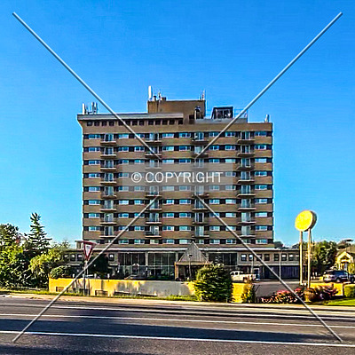 Brentmoor Apartments by Ryan Hildebrand