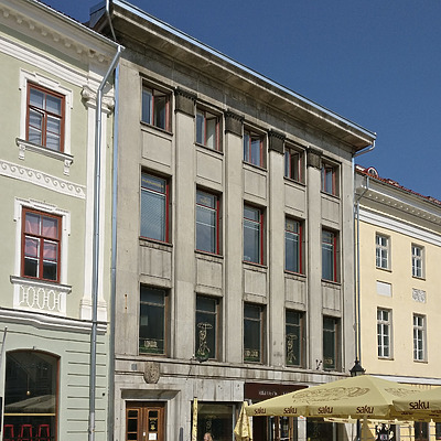 Raekoja plats 10 by Huopa
