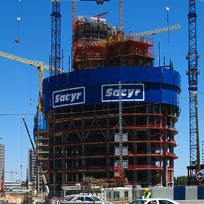 Torre Sacyr Vallehermoso by Cesar Serrano
