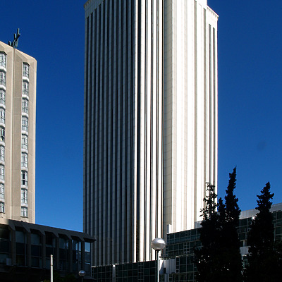 Torre Picasso by Cesar Serrano