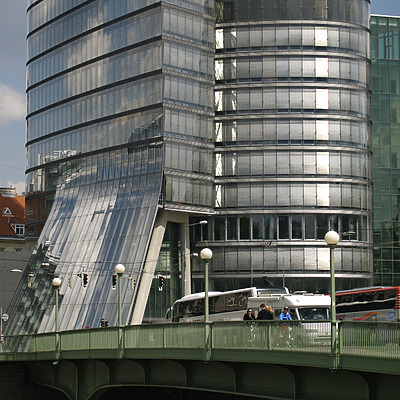 Uniqa Tower by Cesar Serrano