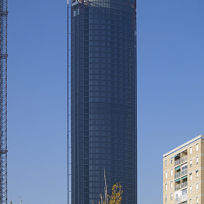 Torre Sacyr Vallehermoso by Cesar Serrano