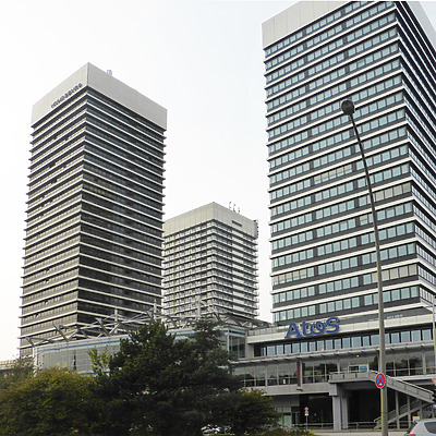 Mundsburg Office Tower by Der Hamburger