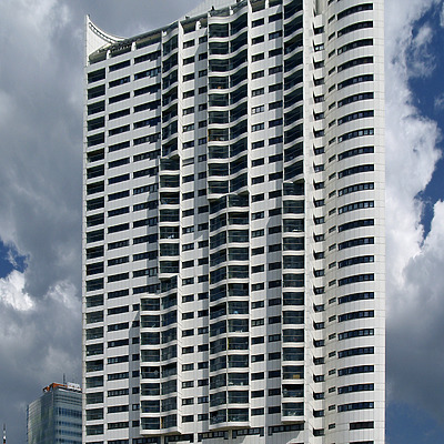 Hochhaus Neue Donau by Cesar Serrano