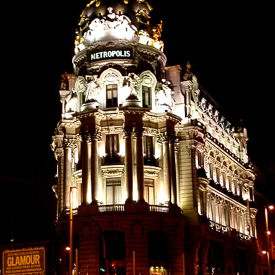 Edificio Metropolis by Cesar Serrano