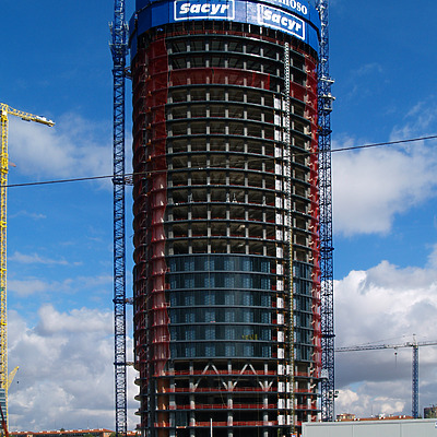 Torre Sacyr Vallehermoso by Cesar Serrano