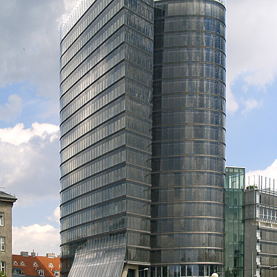 Uniqa Tower by Cesar Serrano