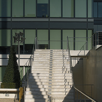 Edificio Portico by Cesar Serrano