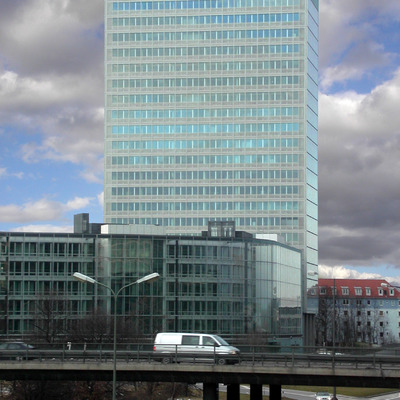 Bürogebäude am Münchner Tor by Cesar Serrano
