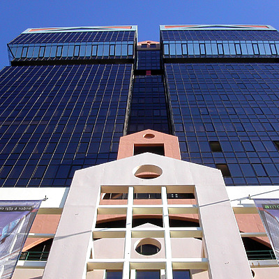 Torre Amoreiras III by Cesar Serrano