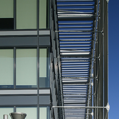 Edificio Portico by Cesar Serrano