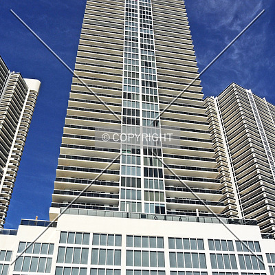 The Beach Club Tower 2 by Jorge Molina
