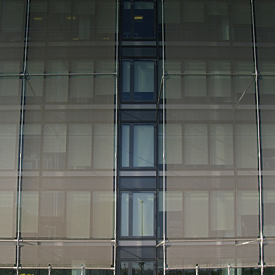 Edificio Portico by Cesar Serrano