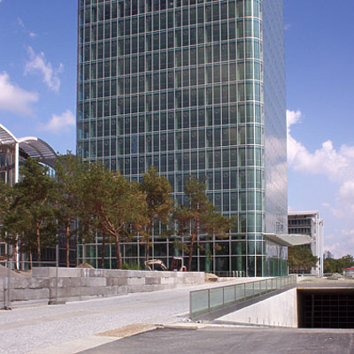 Hochhaus Uptown München by Pavel Toczynski