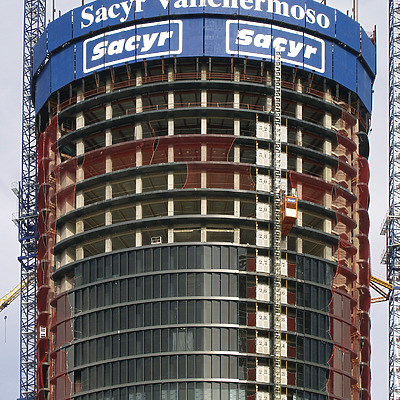 Torre Sacyr Vallehermoso by Cesar Serrano