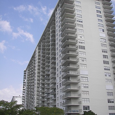 Winston Towers 200 by Rodney Gunn