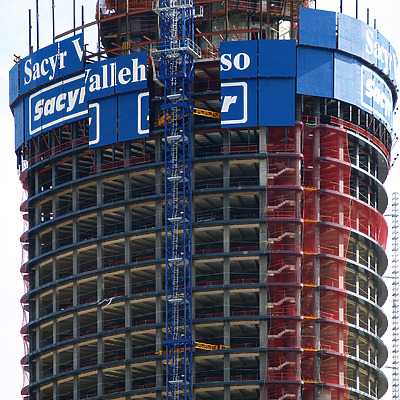 Torre Sacyr Vallehermoso by Cesar Serrano