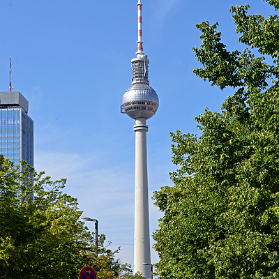 Berliner Fernsehturm by John W. Cahill