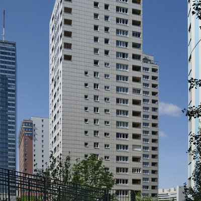 Kratochwjlestraße 8/6 by Cesar Serrano