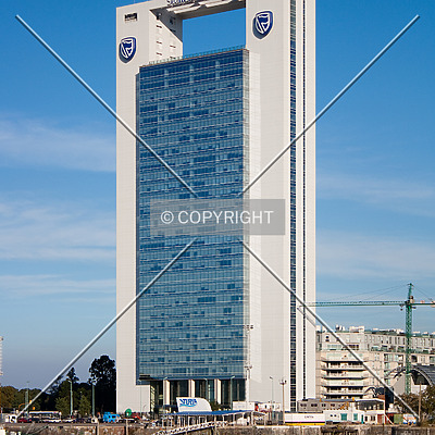 Madero Office by Maximiliano Buono