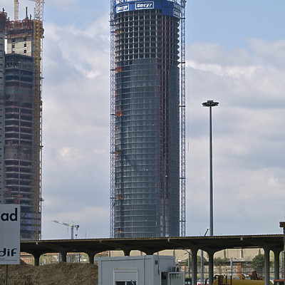 Torre Sacyr Vallehermoso by Cesar Serrano